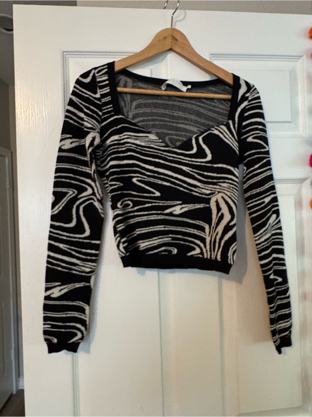 ASTR the label size small black and white knit top